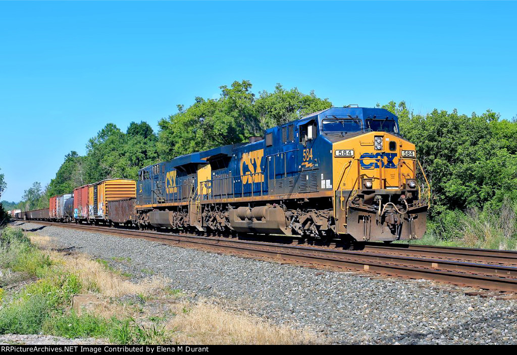 CSX 584 on Q-384